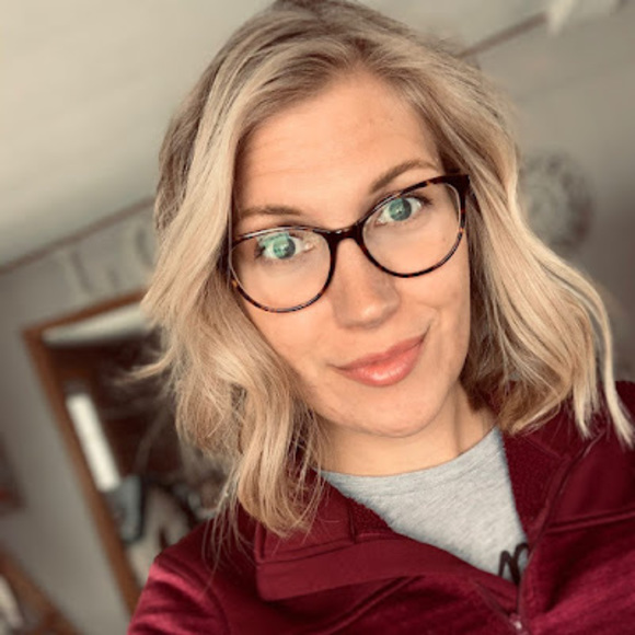 Meet your Posher, Alyssa - Picture 1 of 1